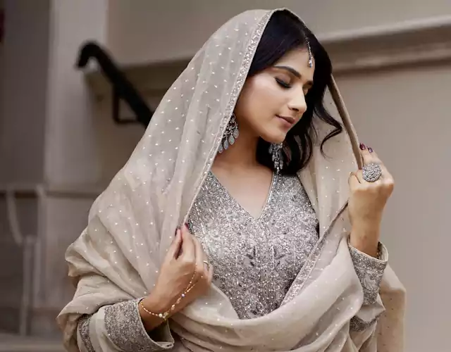 Beautiful Actress Prisha Singh